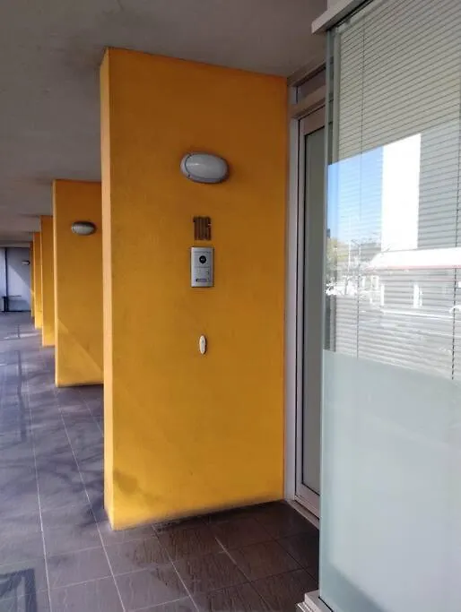 Unique Lvl 1 Apartment Morphett Adelaide