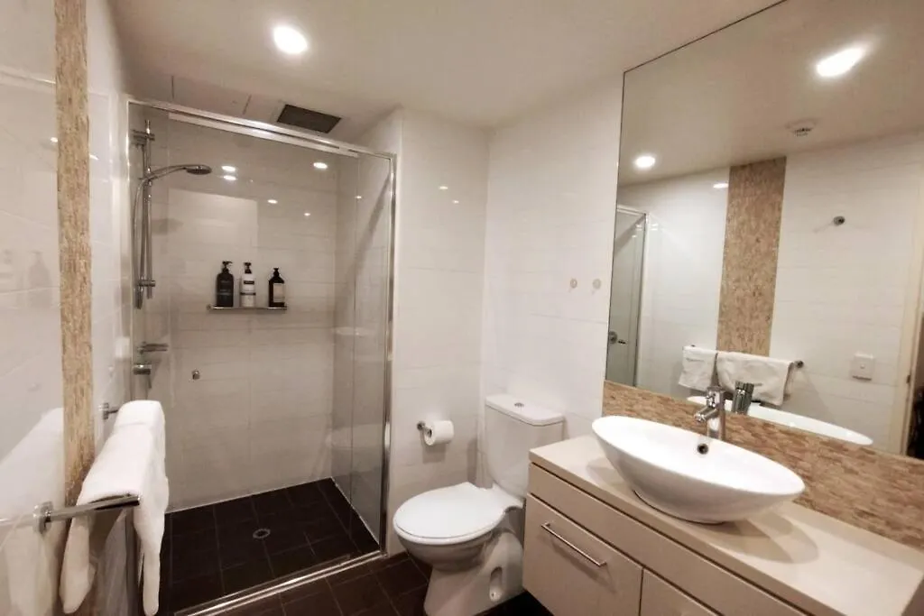 Unique Lvl 1 Apartment Morphett Adelaide Australien