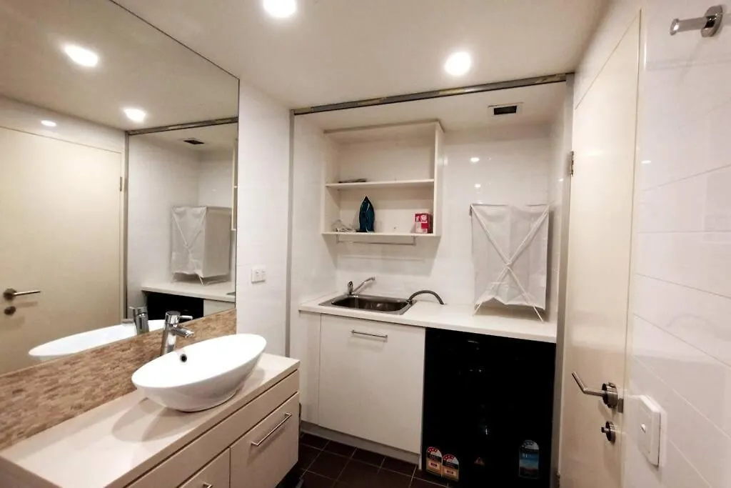 Unique Lvl 1 Apartment Morphett Adelaide 0*,  Australien